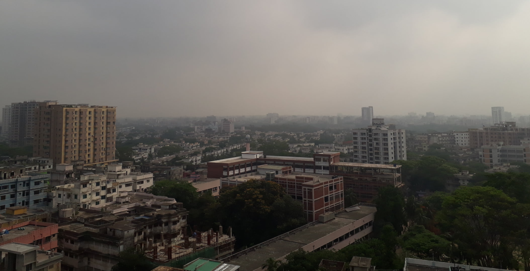 An example of photochemical smog (Dhaka, Bangladesh)