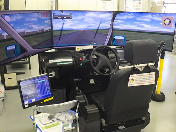 Safe driving training using a driving simulator